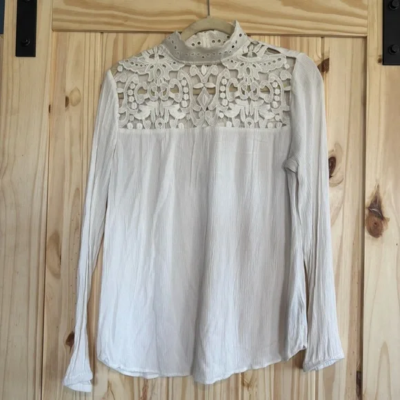 White High Neck Long Sleeve Blouse size small - Picture 4 of 6